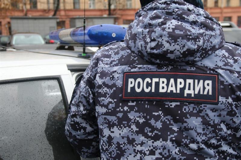 На Ямале сотрудники Росгвардии задержали находившегося в федеральном розыске мужчину