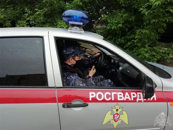 В Саратовской области сотрудники Росгвардии помогли владельцу автомобиля задержать угонщика