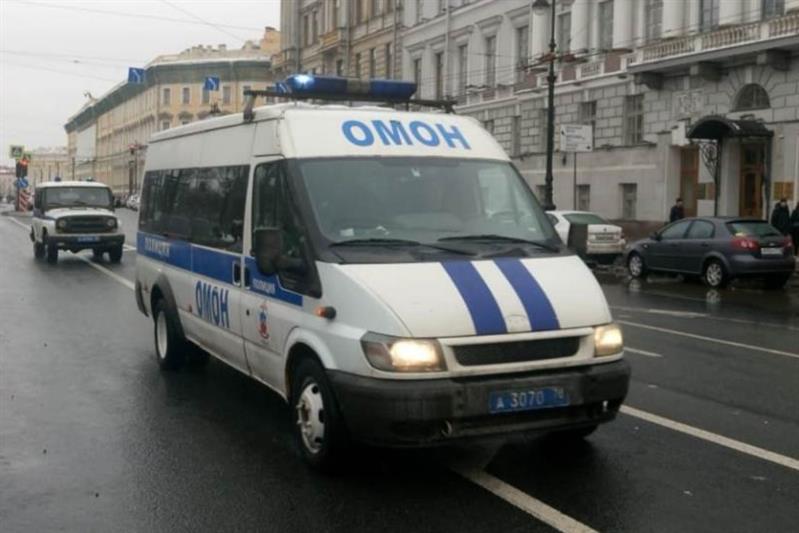 Взрывотехники ОМОН обследовали боеприпас времён войны, обнаруженный на чердаке дома в Санкт-Петербурге
