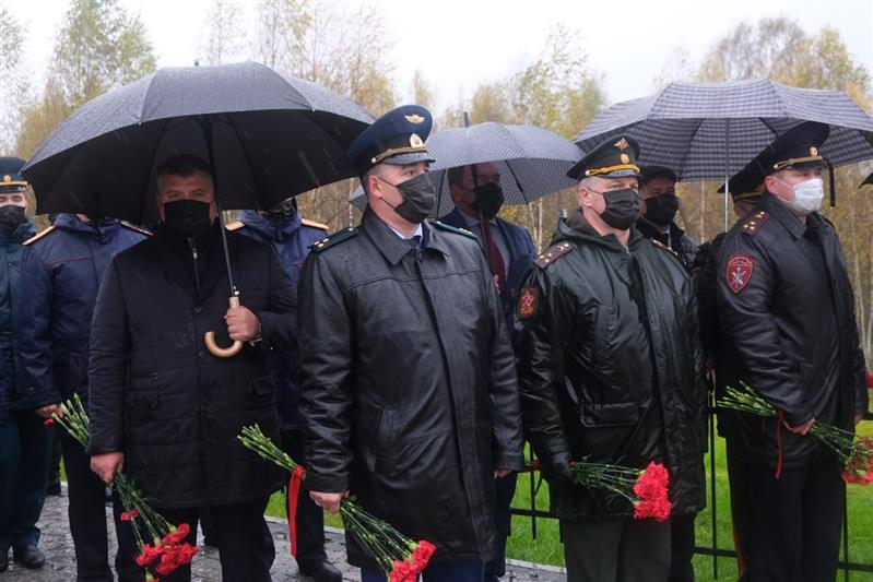 Врио начальника Управления Росгвардии по Новгородской области принял участие в открытии мемориального комплекса
