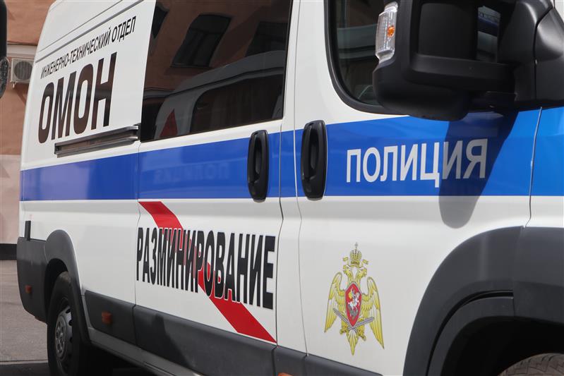 Взрывотехники ОМОН обезвредили боеприпас времён войны, обнаруженный в Красносельском районе Петербурга