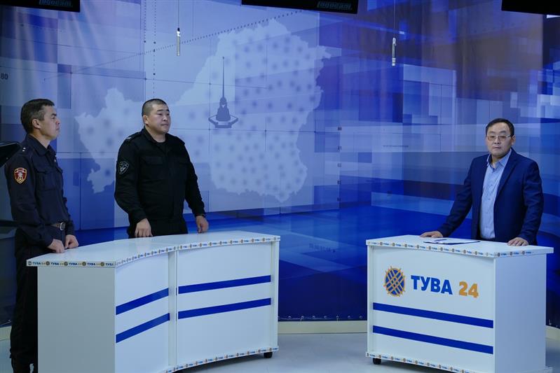 В Туве росгвардейцы рассказали о семейных ценностях журналистам телеканала «Тува 24»