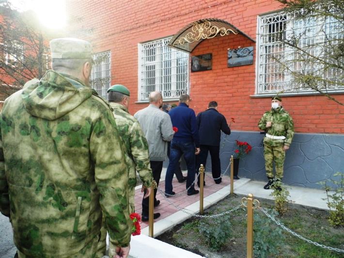 Память погибшего офицера войск правопорядка почтили в Моздоке