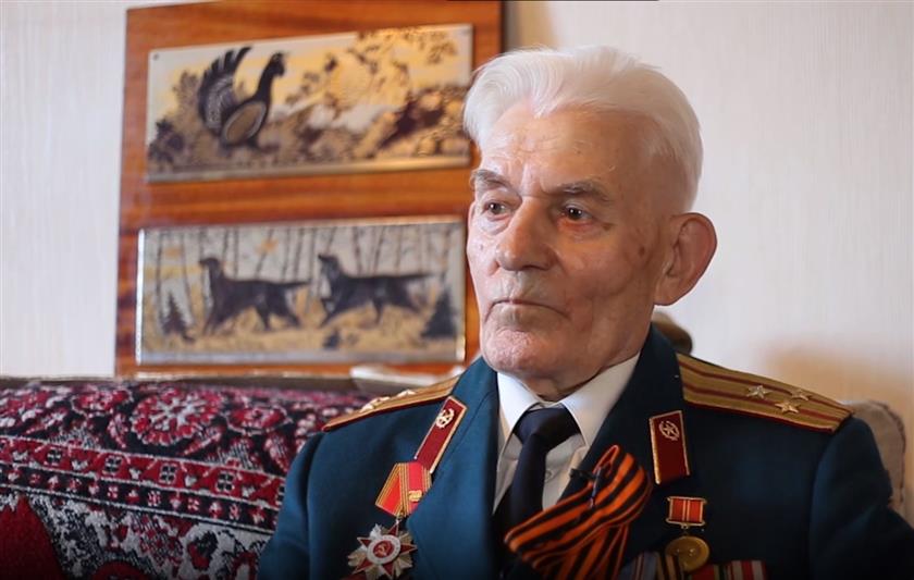 В Челябинске представители Росгвардии поздравили с 94-летием ветерана Великой Отечественной войны Николая Чигляева