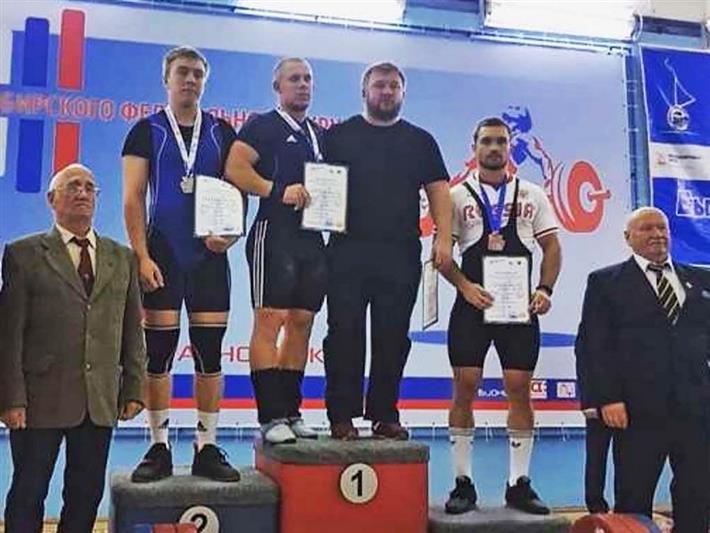 Росгвардеец из Хакасии победил на чемпионате Сибири по тяжелой атлетике