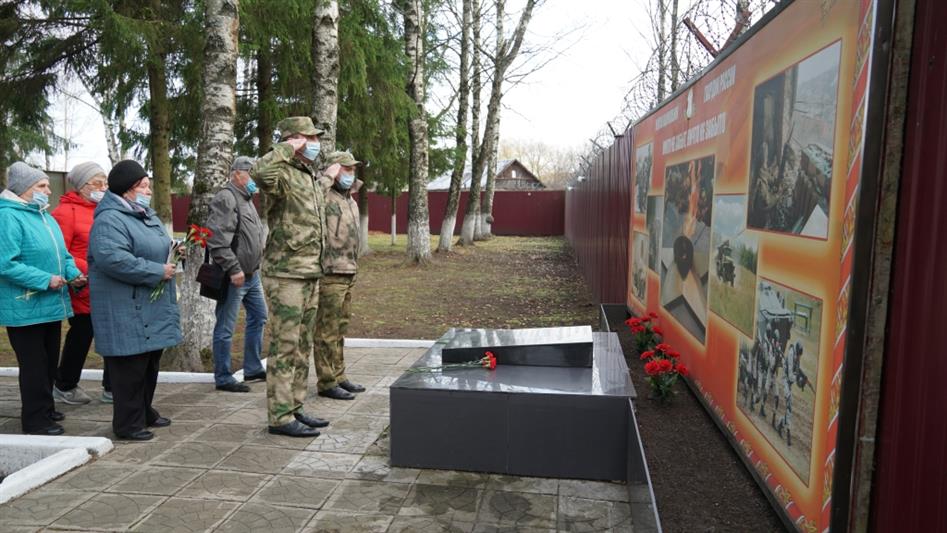 В Северо-Западном округе Росгвардии почтили память погибших правоохранителей
