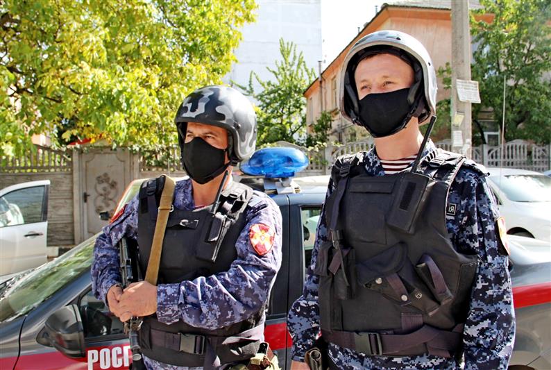 Нарядом вневедомственной охраны Росгвардии в Симферополе задержан хулиган, повредивший автомобиль скорой помощи