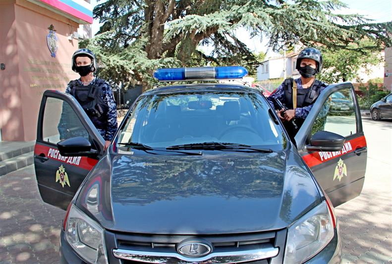 Крымские сотрудники вневедомственной охраны Росгвардии пресекли противоправные действия пьяного посетителя больницы.