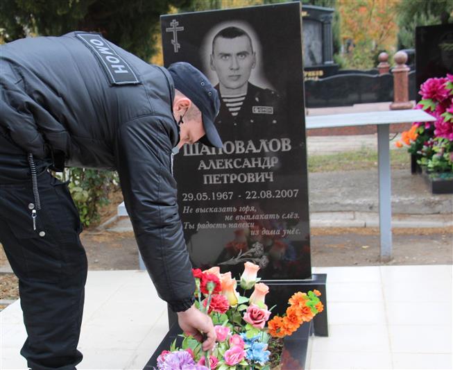 В Ростовской области росгвардейцы почтили память коллег, погибших при выполнении служебного долга