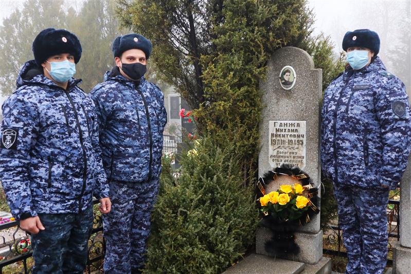 Росгвардейцы почтили память первого руководителя вневедомственной охраны Ставропольского края