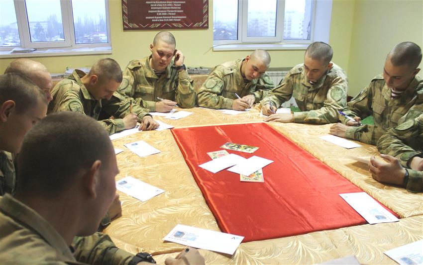 К ведомственной акции «Спасибо, мама» присоединились военнослужащие калачевского соединения и севастопольского полка Росгвардии