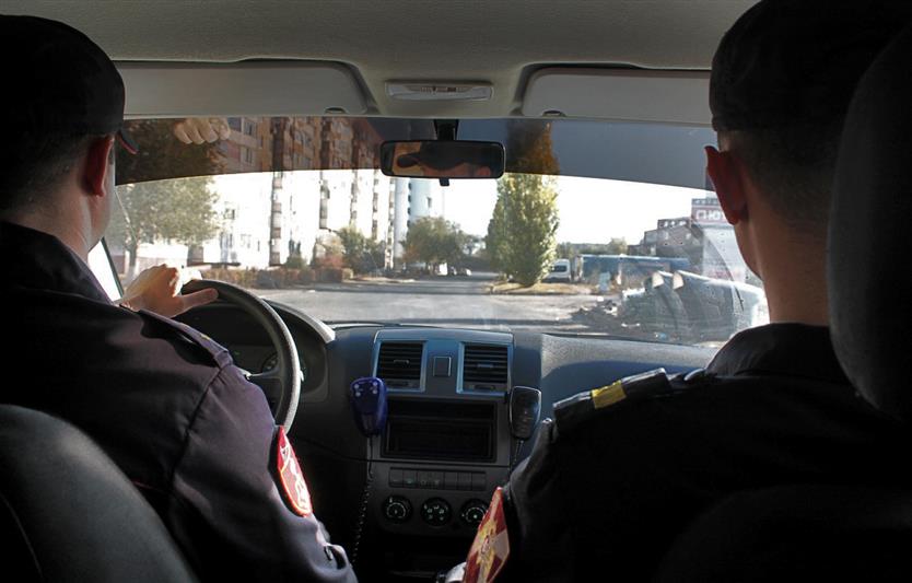 В Оренбуржье росгвардейцы спасли людей на пожаре