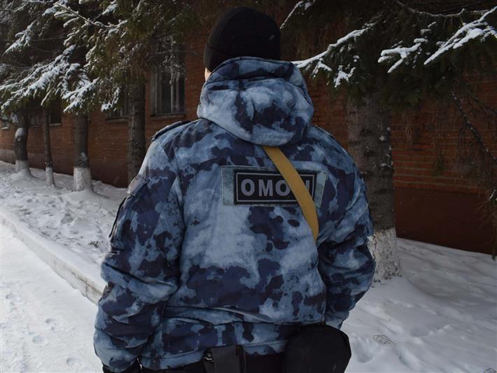 При участии ОМОН на транспорте в Иркутской области задержан браконьер, который незаконно добывал байкальский омуль во время нереста