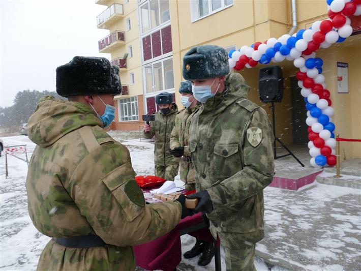 В Ангарске росгвардейцам вручили ключи от новых квартир