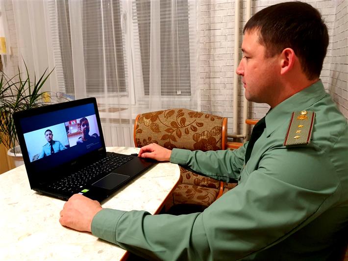 Военнослужащие Росгвардии проводят в Тольятти онлайн-акцию «По улице Героя»