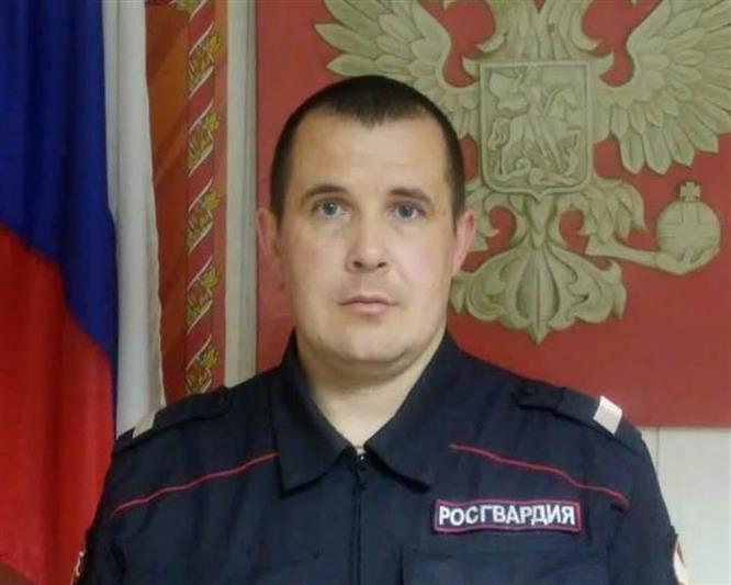 В Бийске сотрудник Росгвардии спас из огня двух детей