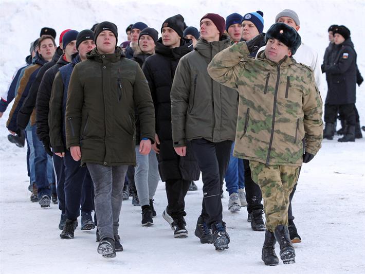 Призывники из Алтайского края отправились служить в войска национальной гвардии