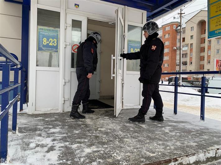 В Сыктывкаре сотрудники Росгвардии приняли участие в предотвращении пожара на охраняемом объекте