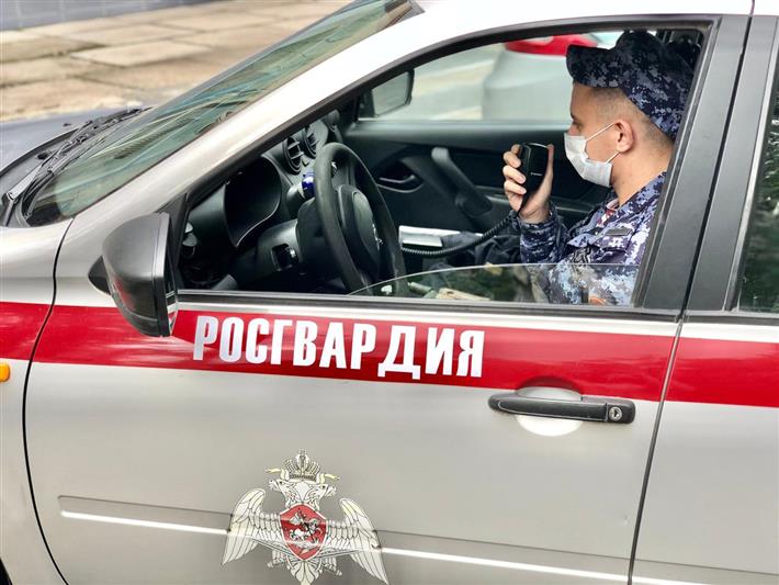 В Севастополе сотрудники Росгвардии удержали мужчину от необдуманного поступка