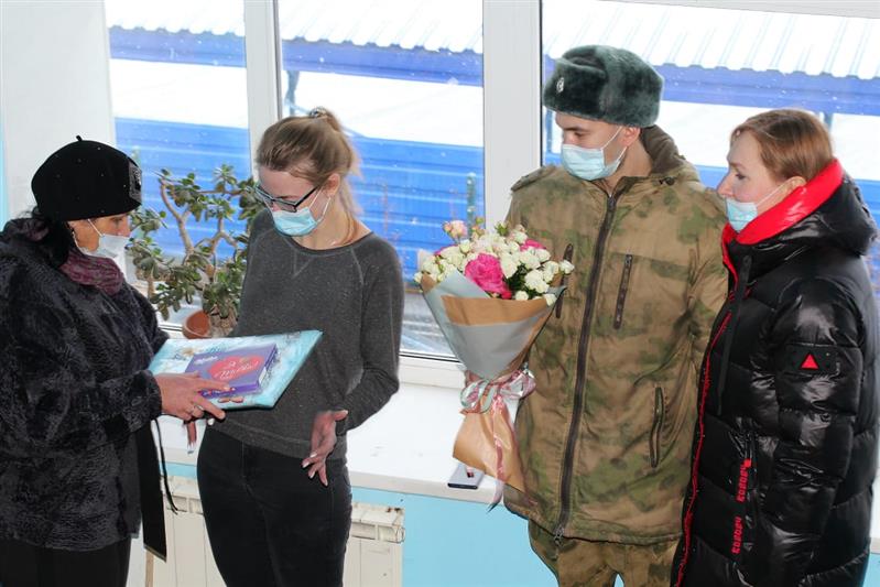 В Нижегородской области военнослужащие бригады Росгвардии навестили матерей и вдов погибших товарищей