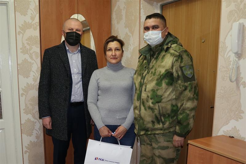 Военнослужащие Северо-Кавказского округа Росгвардии посетили семьи погибших при исполнении служебных обязанностей воинов правопорядка