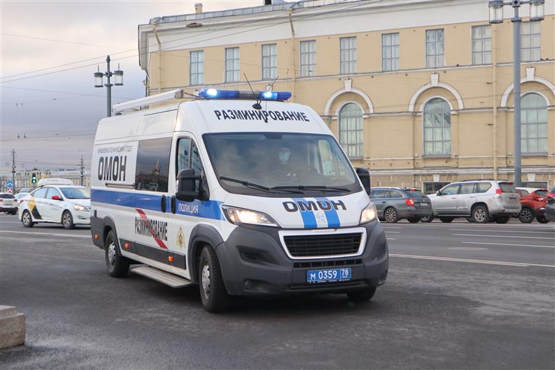 Взрывотехники ОМОН обезвредили снаряд времён войны, обнаруженный в Невском районе Санкт-Петербурга