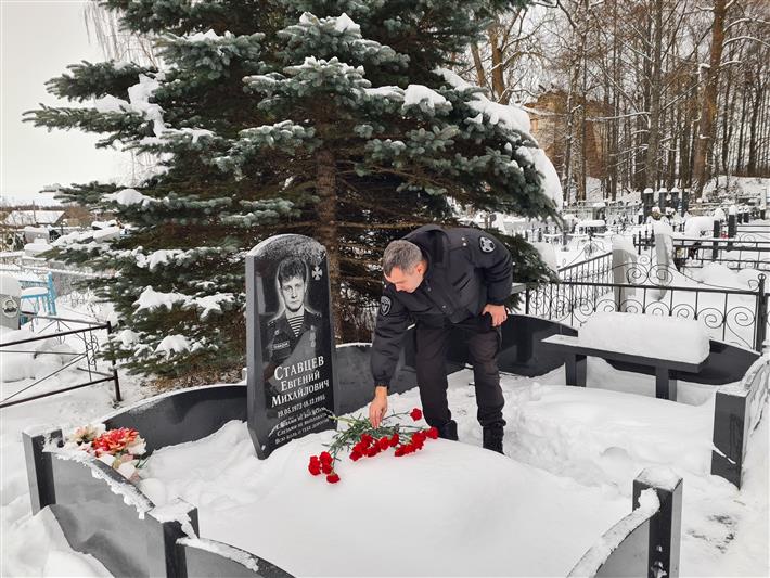 Офицеры вологодского ОМОН почтили память погибшего коллеги