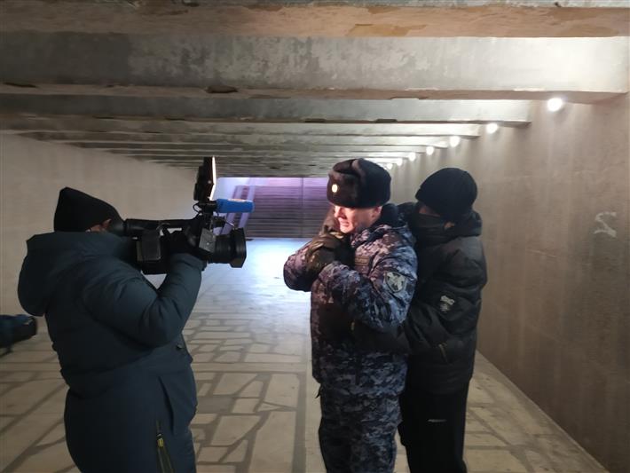 В Челябинске накануне новогодних праздников росгвардейцы в эфире областного телеканала рассказали о личной безопасности (видео)