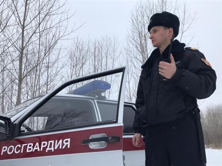В Омске сотрудники Росгвардии задержали злоумышленника, угрожавшего физической расправой врачу