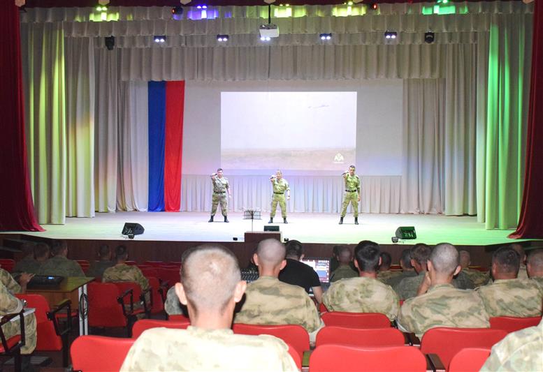 В Ростовской области военнослужащие бригады Росгвардии отдали дань памяти павшим защитникам Отечества
