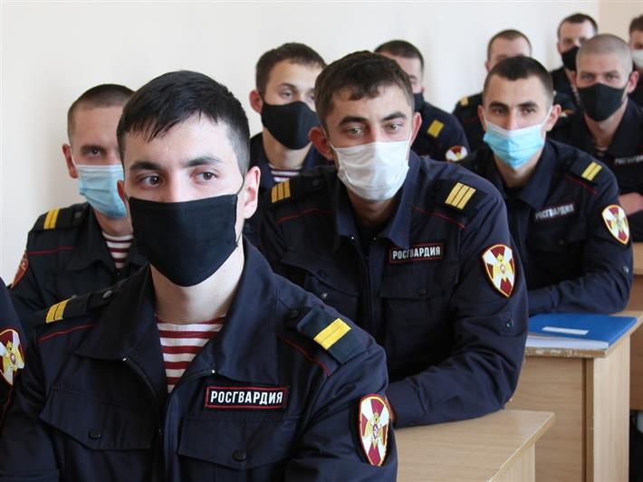 В Барнауле росгвардейцы завершили обучение по программе первоначальной профессиональной подготовки