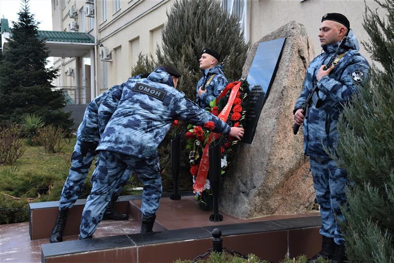 Бойцы адыгейского ОМОН Росгвардии почтили память Героя России Артёма Гармаша