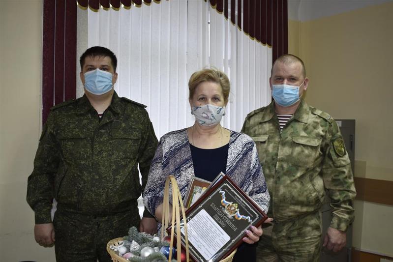 В ЗАТО Лесной офицеры Росгвардии поздравили с 30-летним юбилеем комитет солдатских матерей (видео)