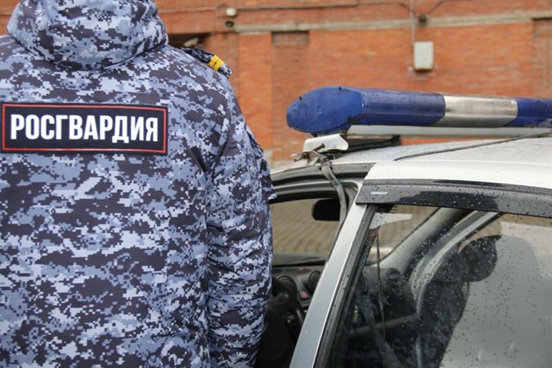 Росгвардейцы задержали двух рецидивистов по подозрению в хищениях с территории гаражного кооператива в Петербурге