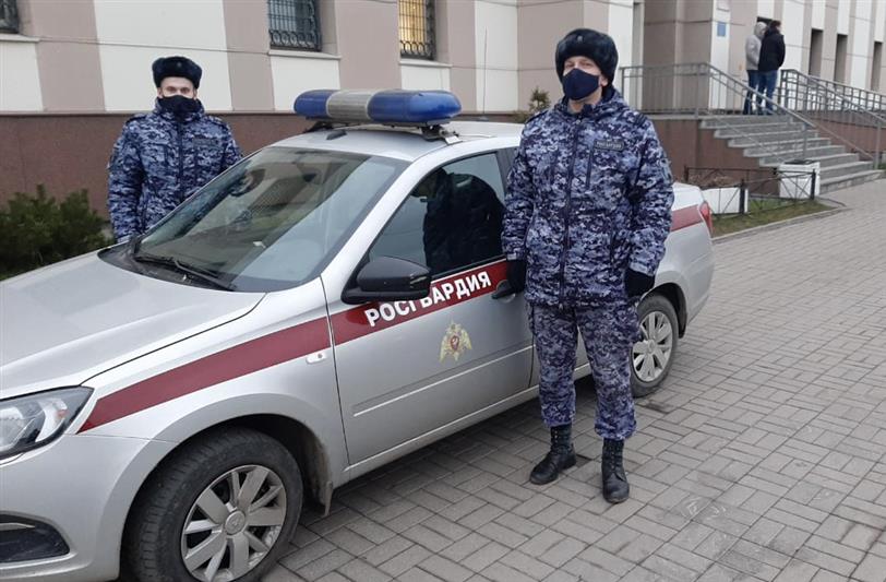 Сотрудники Росгвардии задержали граждан, перевозивших в машине большое количество наркотиков