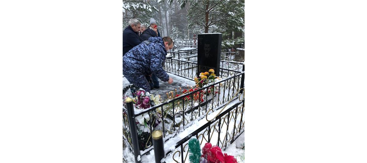 В Петербурге сотрудники вневедомственной охраны почтили память сослуживцев, погибших при исполнении служебного долга