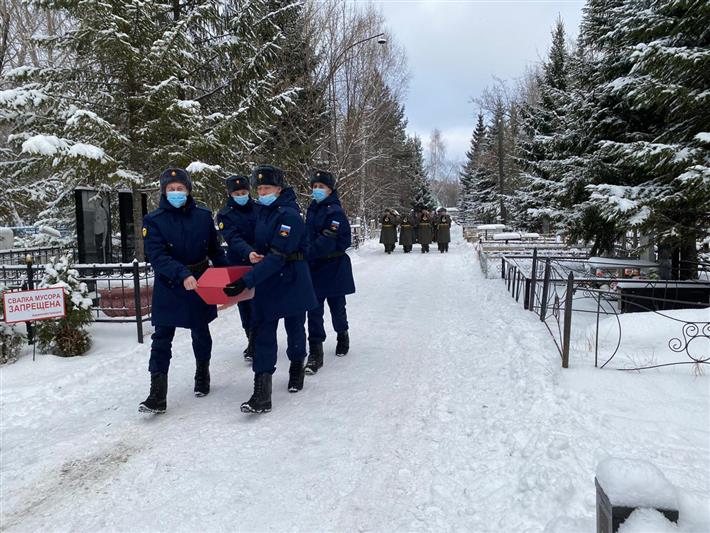 В Омске росгвардейцы приняли участие в церемонии захоронения бойцов Красной Армии, павших в годы войны