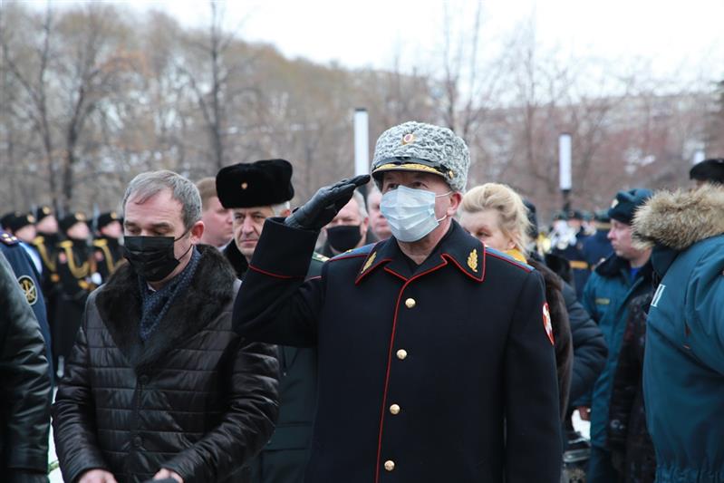 Руководитель Управления Росгвардии по Челябинской области принял участие в памятных мероприятиях в День Героев Отечества