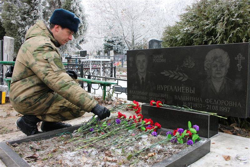 В Ставрополе сотрудники и военнослужащие Росгвардии почтили память Героя России Владимира Нургалиева