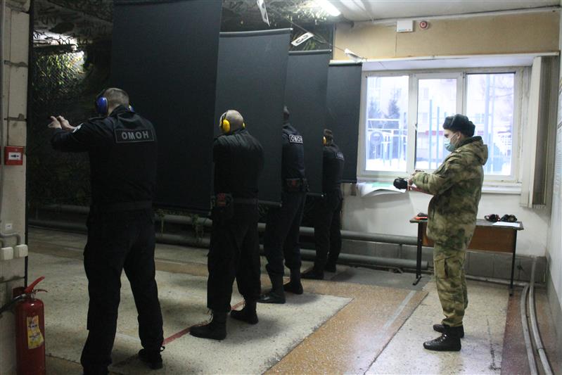 Итоговая аттестация сотрудников спецподразделений началась в омском учебном центре Росгвардии