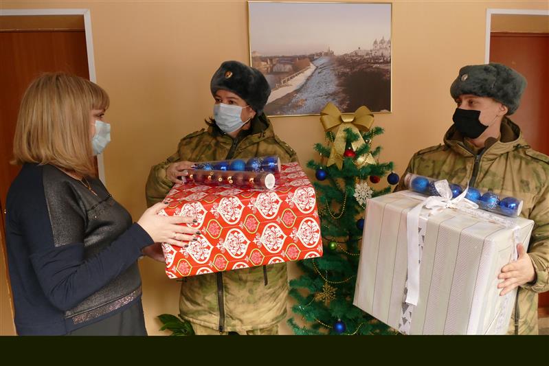 В Омской области росгвардейцы оказали благотворительную помощь дому-интернату для пожилых людей и инвалидов
