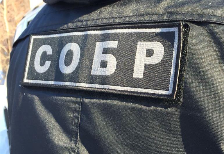 В Омске СОБР Росгвардии оказал содействие полиции при задержании подозреваемого в получении коммерческого подкупа в крупном размере