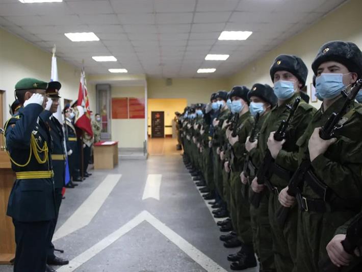 Новобранцы омской воинской части Росгвардии приняли присягу