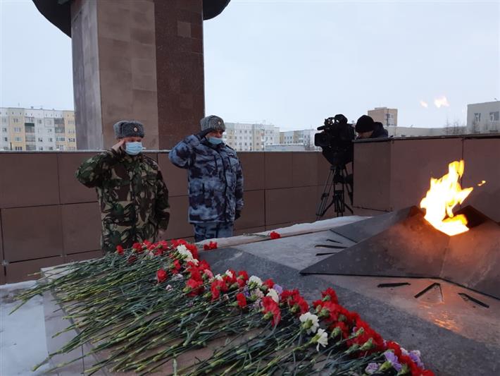 На Ямале росгвардейцы приняли участие в мероприятия, приуроченных ко Дню неизвестного солдата (видео)
