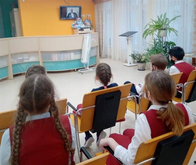 Росгвардия знакомит тюменских школьников с «Лицами Победы»