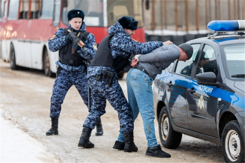 В Волгоградской области росгвардейцы задержали подозреваемого в попытке угона транспортного средства