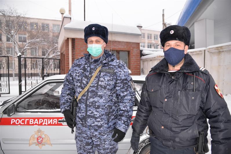 Возгорание жилого дома предотвратили росгвардейцы в Екатеринбурге