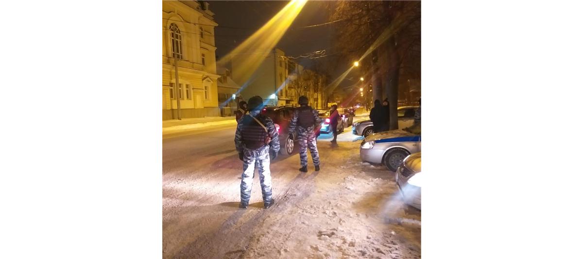 В Екатеринбурге в период новогодних праздников сотрудники ОМОН Росгвардии оказывают содействие ГИБДД в проведении профилактических мероприятий