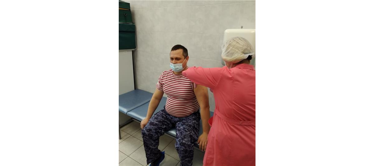 В Уральском округе Росгвардии стартовала вакцинация личного состава от коронавирусной инфекции