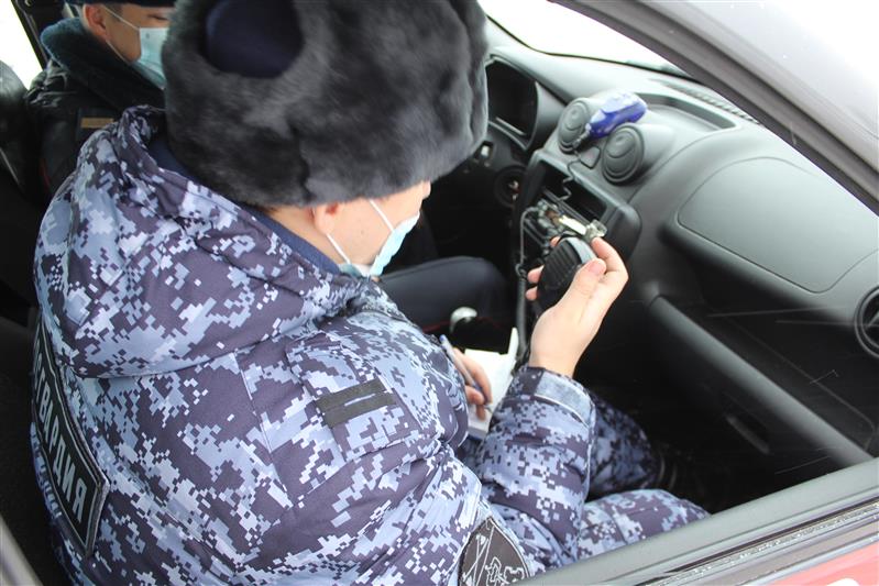 В Саратове сотрудники Росгвардии оказали помощь пожилому мужчине, утратившему связь с родственниками